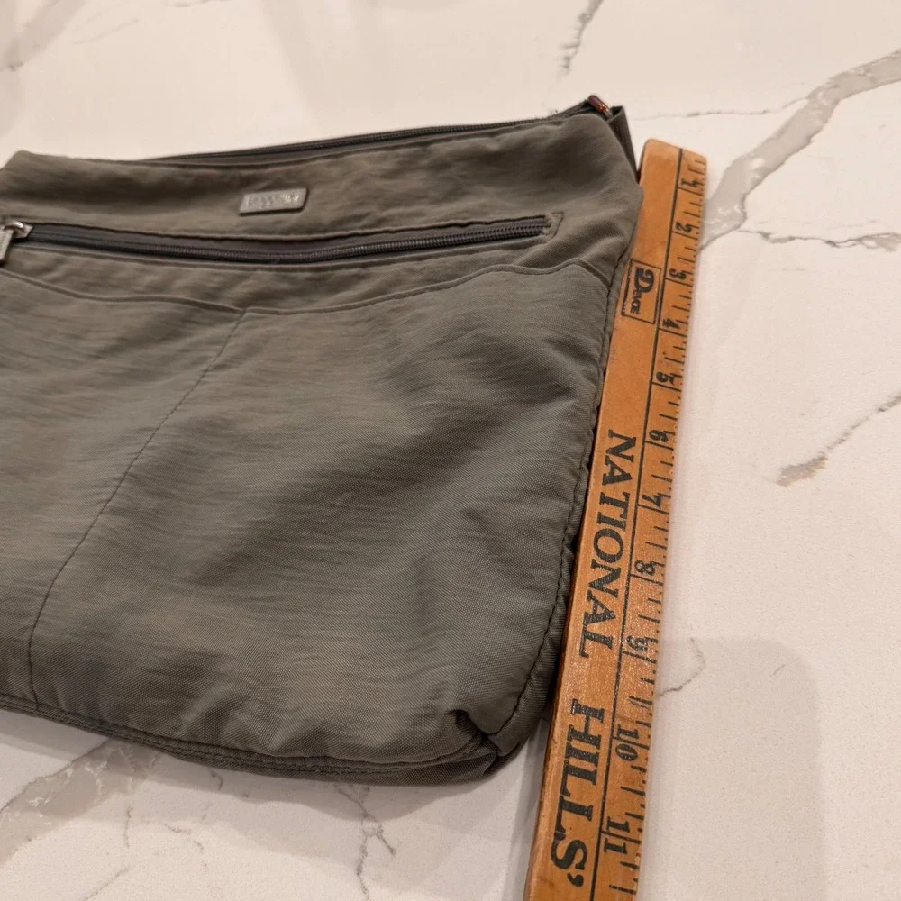 Baggallini Crossbody Bag Olive Green Nylon Travel Messenger Shoulder Bag Pocket